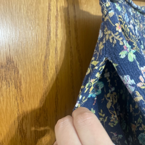 Summer cute light linen type material, size small. Has pockets. - Picture 3 of 3